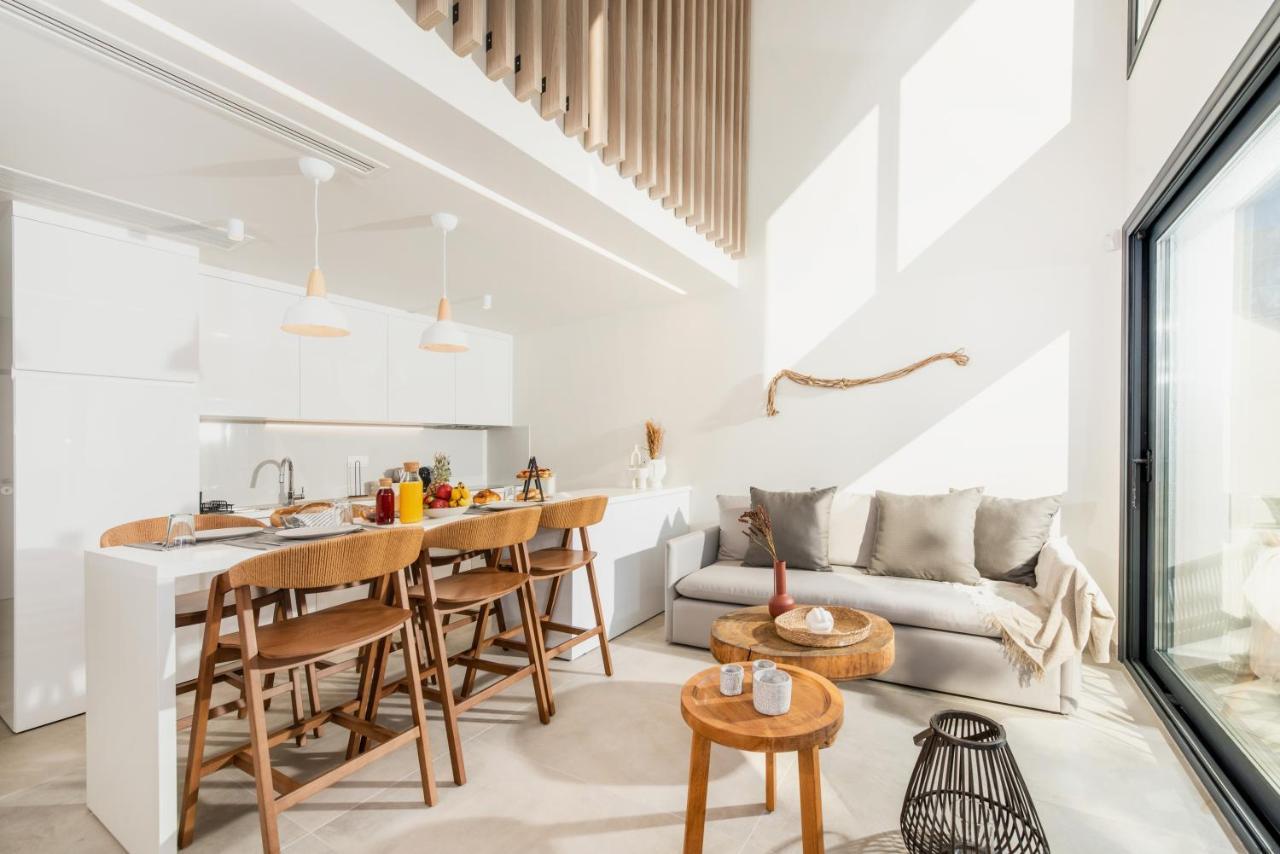 Serene Seafront Villas 尼亚伊拉克利亚 外观 照片