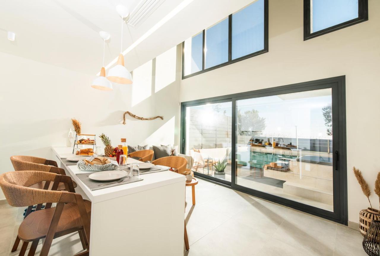 Serene Seafront Villas 尼亚伊拉克利亚 外观 照片